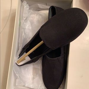 Black size 6 flats